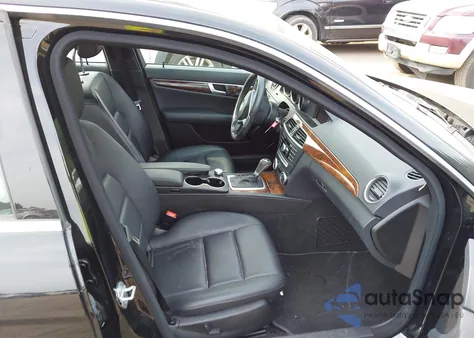 2012 Mercedes-Benz C 300 Luxury 4Matic/Sport 4Matic из США, поврежденный, VIN WDDGF8BB9CR234556